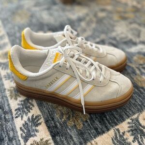 ** Adidas Gazelle Sneakers in Beige and Yellow - Size 7.5 Women’s**